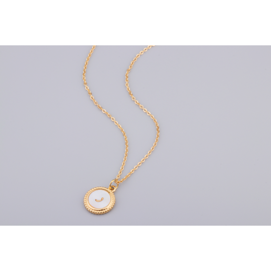 Golden pendant with insertion of a pearly shell medallion decorated with the letter "Kha"خ